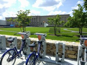 Read more about the article Car-Free KC: How to see Kansas City’s museums in one day — without a car!